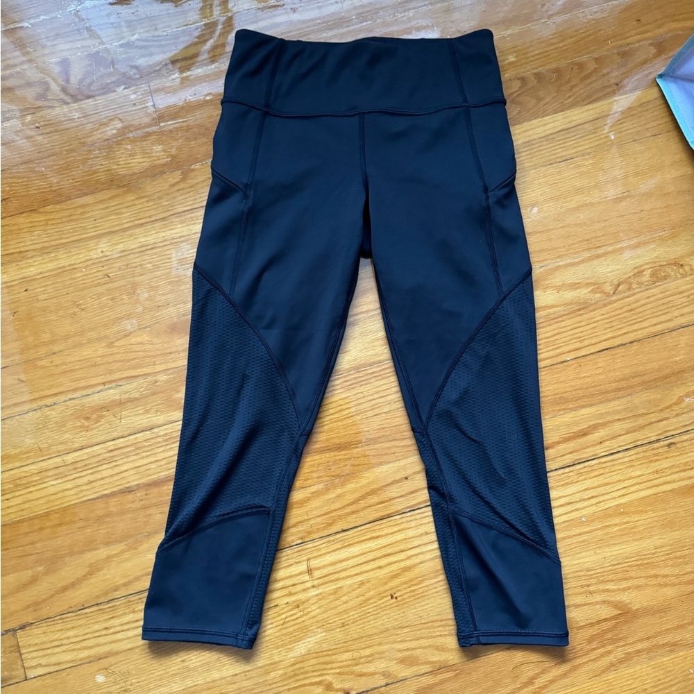 NWOT Black Athleta Mesh Ankle Leggings with Zipper Pockets Classic Athleisure